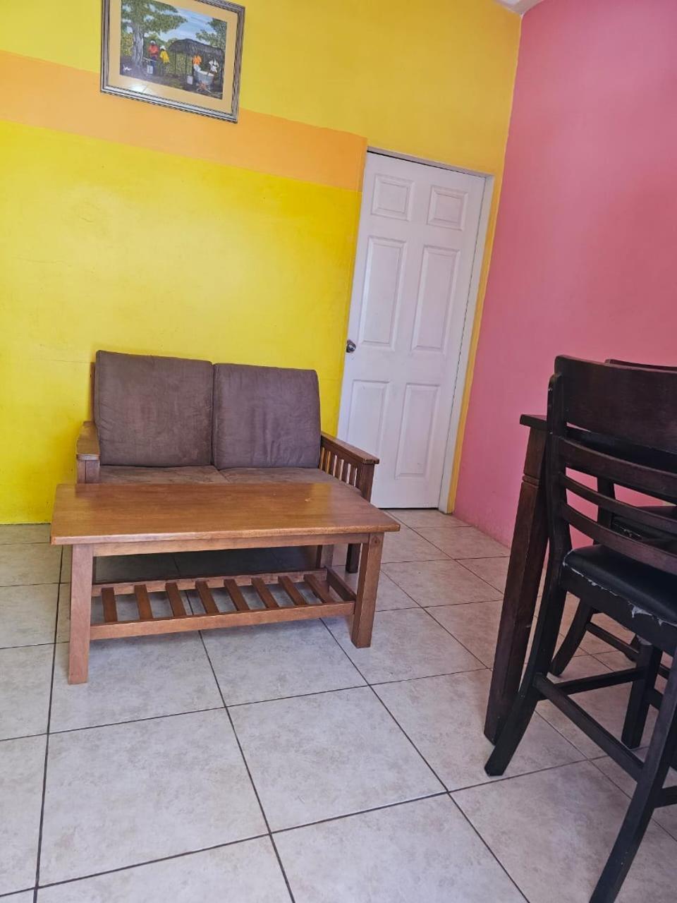 Fish Tobago Guesthouse Or Joy And Brandon Guesthouse Buccoo Kamer foto