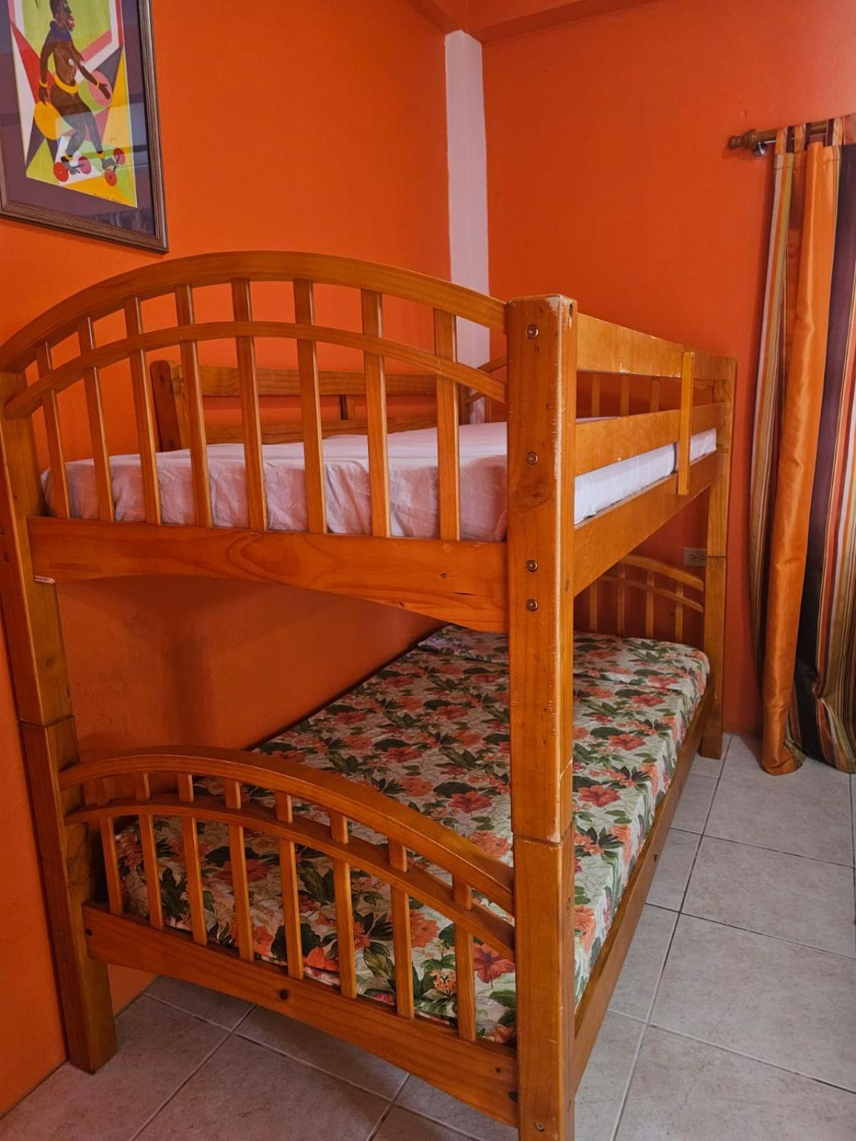 Fish Tobago Guesthouse Or Joy And Brandon Guesthouse Buccoo Kamer foto