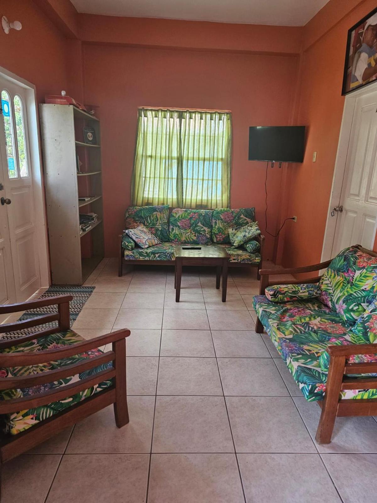 Fish Tobago Guesthouse Or Joy And Brandon Guesthouse Buccoo Kamer foto