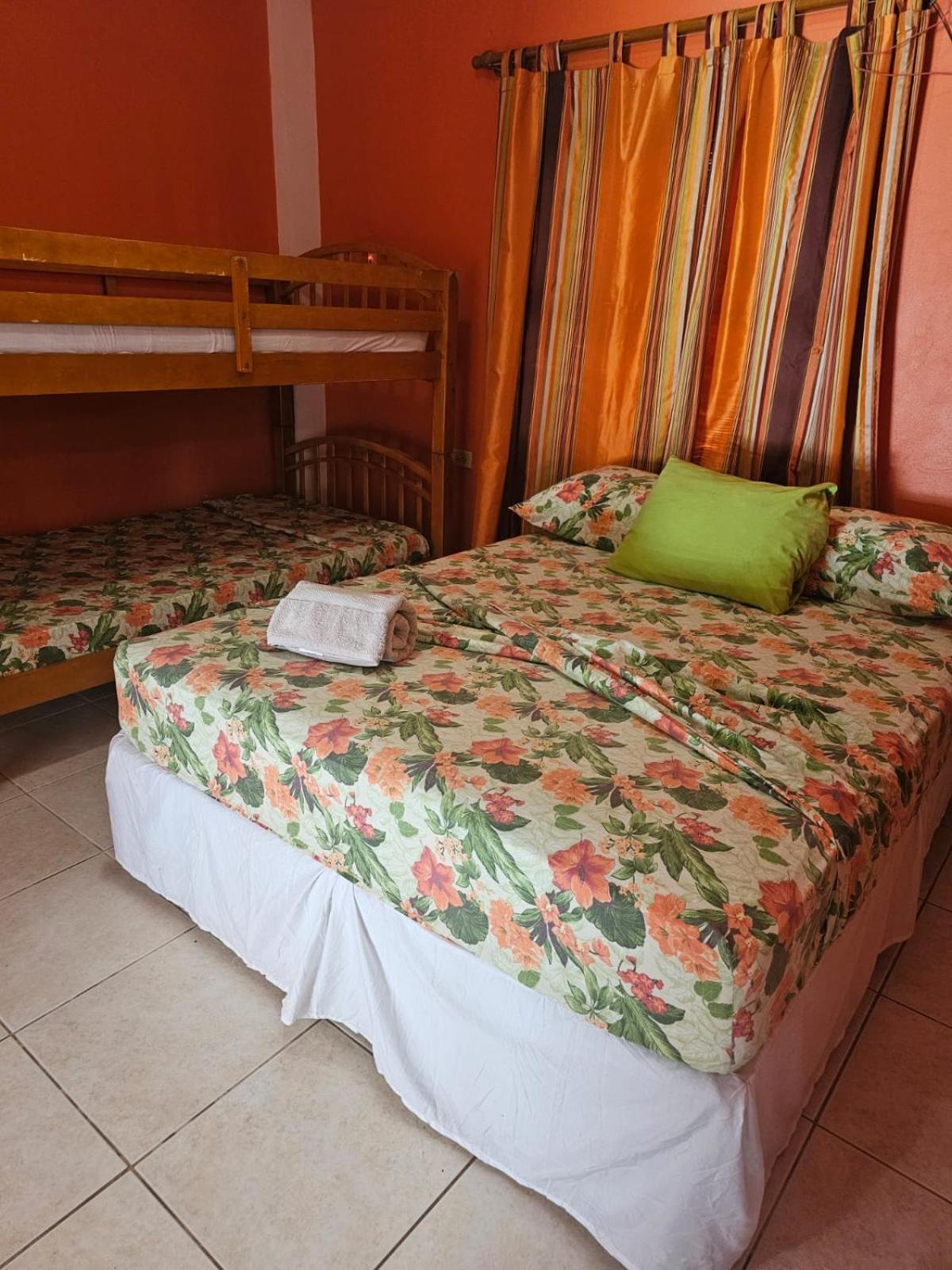 Fish Tobago Guesthouse Or Joy And Brandon Guesthouse Buccoo Kamer foto